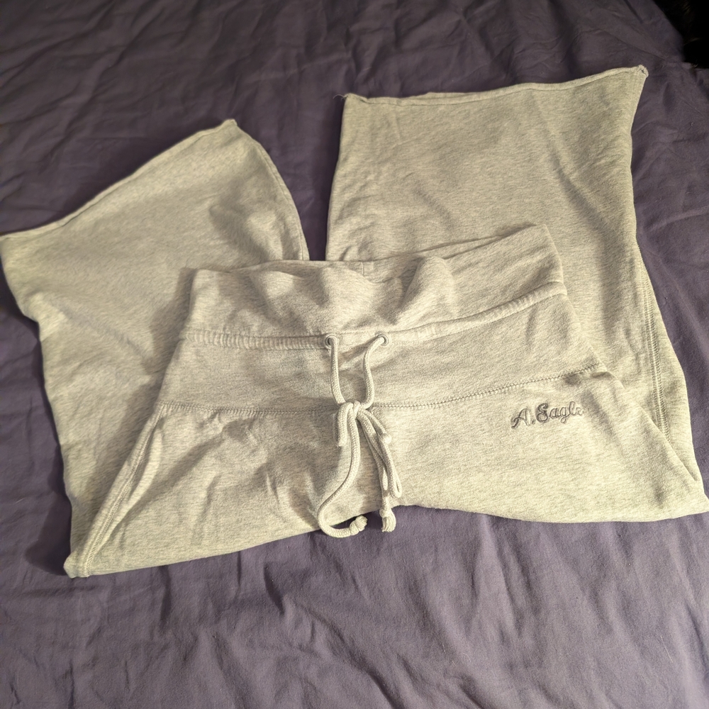 American Eagle Outfitters Athletic Gray Sportswear Flared Capris